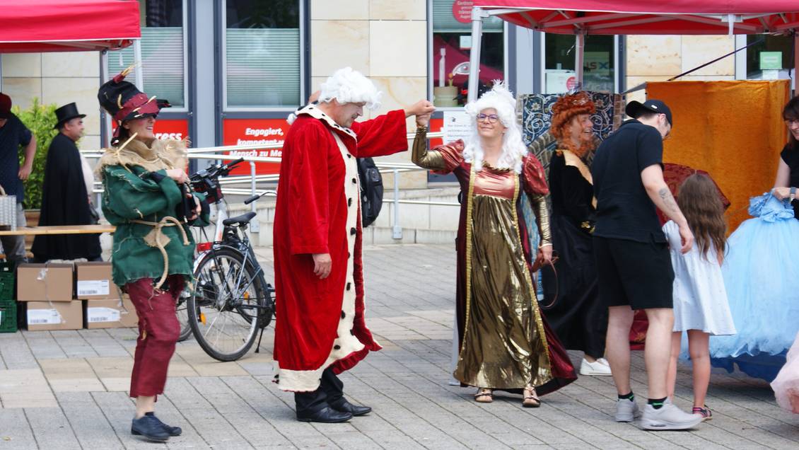 Das Foto zeigt Mitglieder des Amateurtheaters Ludwigsfelde.