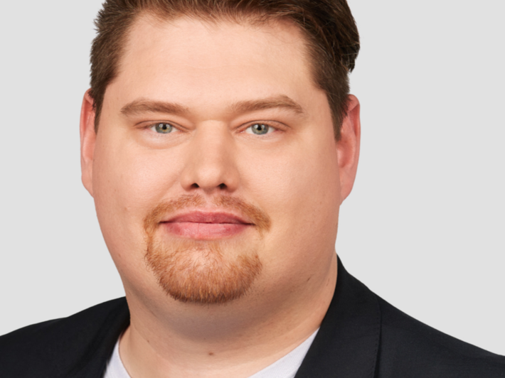 Das Foto zeigt Tobias Lübbert.